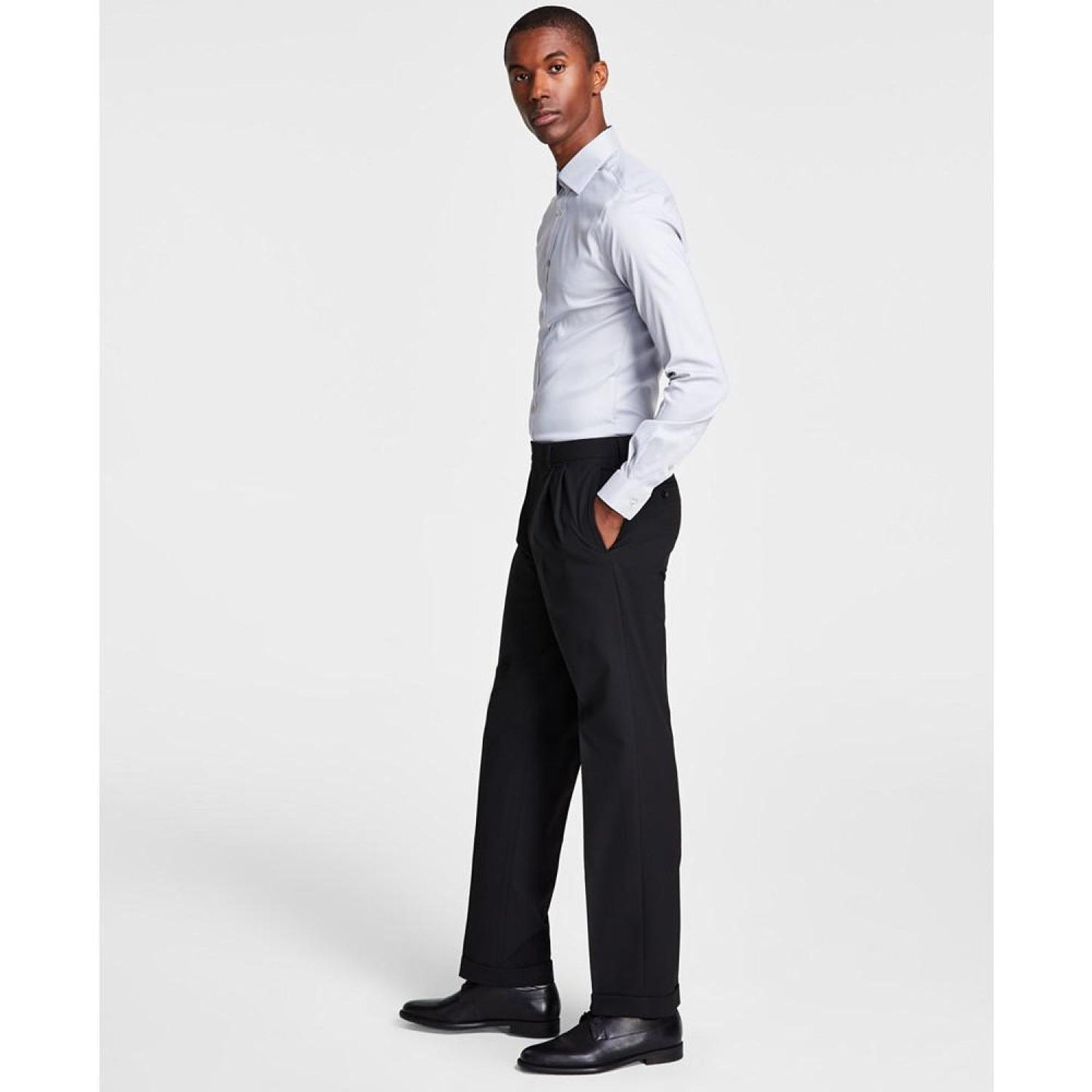 Men's Pleated Solid Classic Fit Pants