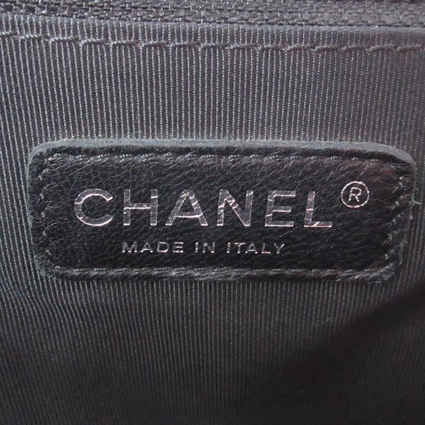 Chanel Boy Leather Shoulder Bag (Pre-Owned)
