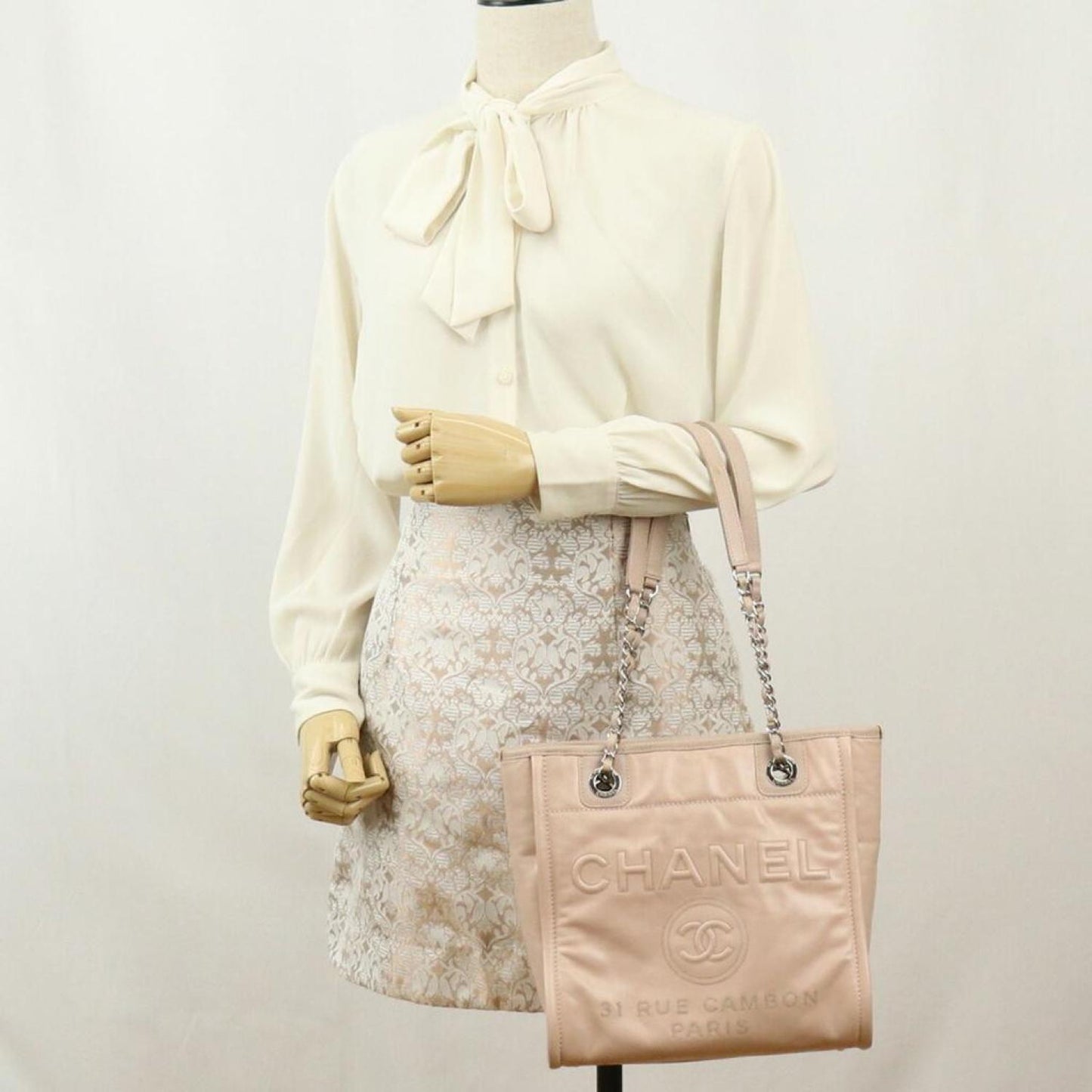 Chanel Deauville Leather Shoulder Bag (Pre-Owned)