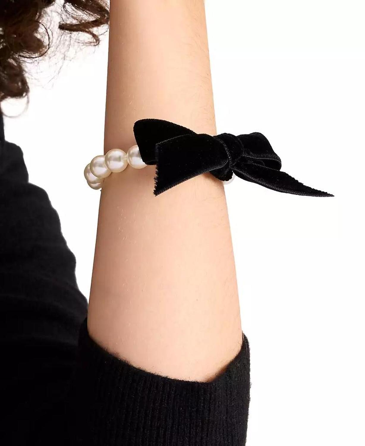 Gold-Tone Velvet Bow Imitation Pearl Stretch Bracelet