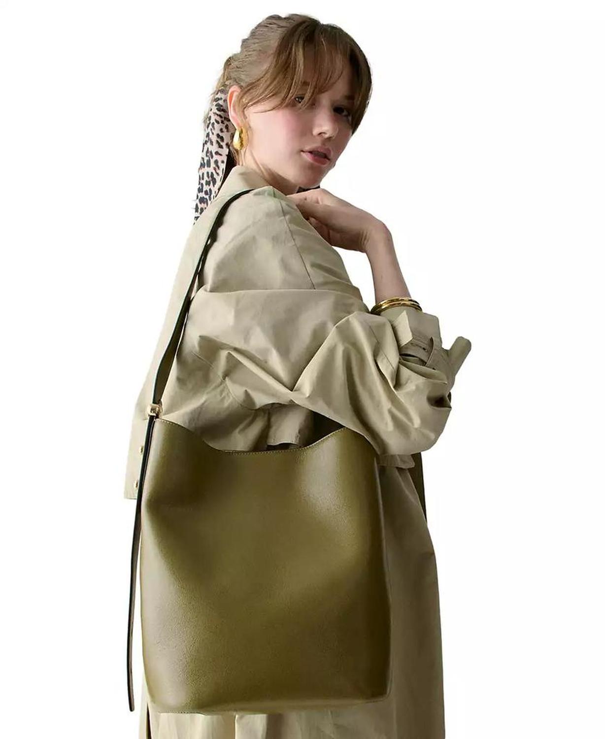 Halo Medium Smooth Leather Bucket Bag