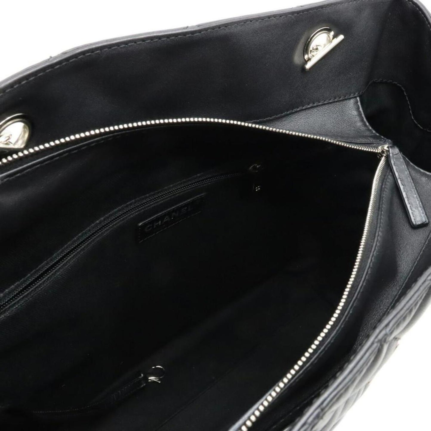 Chanel Matelassé  Leather Tote Bag (Pre-Owned)