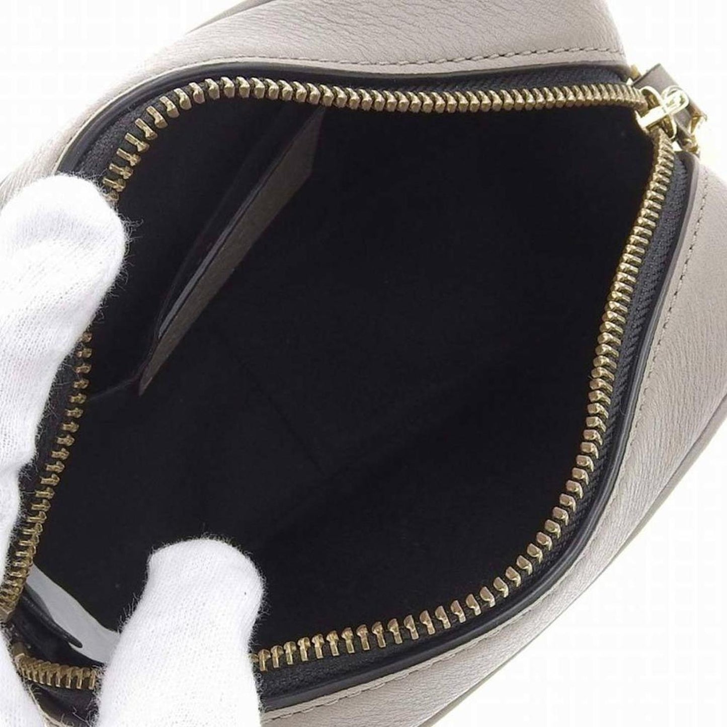 Leather Shoulder Bag (Pre-Owned)