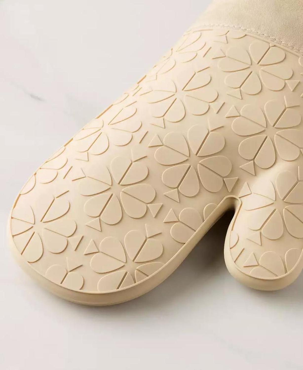 Spade Flower Soft Silicone Oven Mitt Set, 7" x 13"