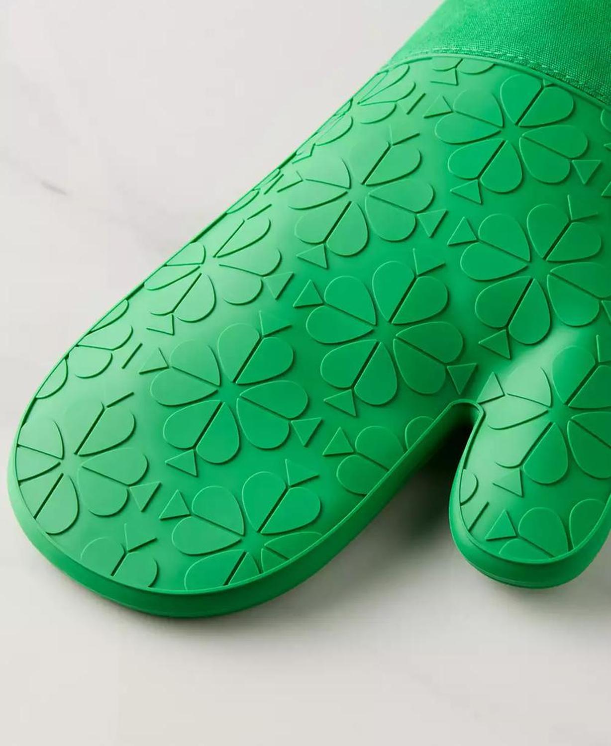 Spade Flower Soft Silicone Oven Mitt Set, 7" x 13"