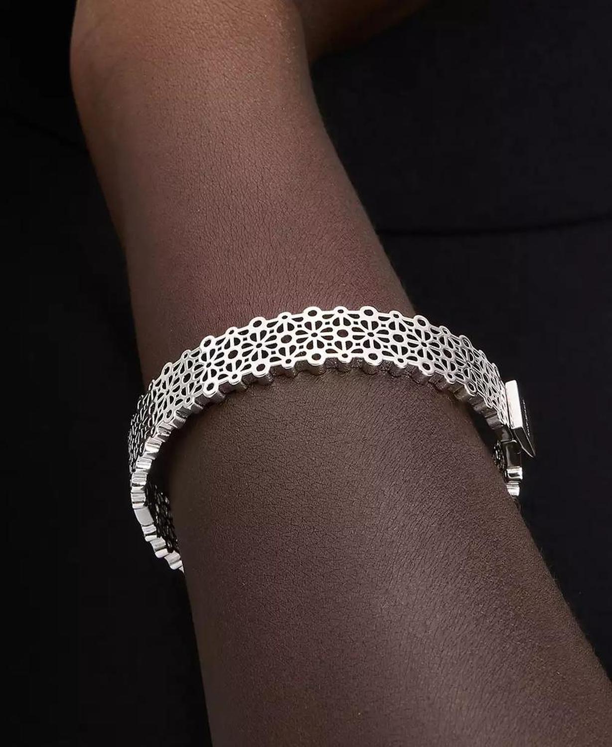 Silver-Tone Spade Flower Lace Thin Bangle Bracelet