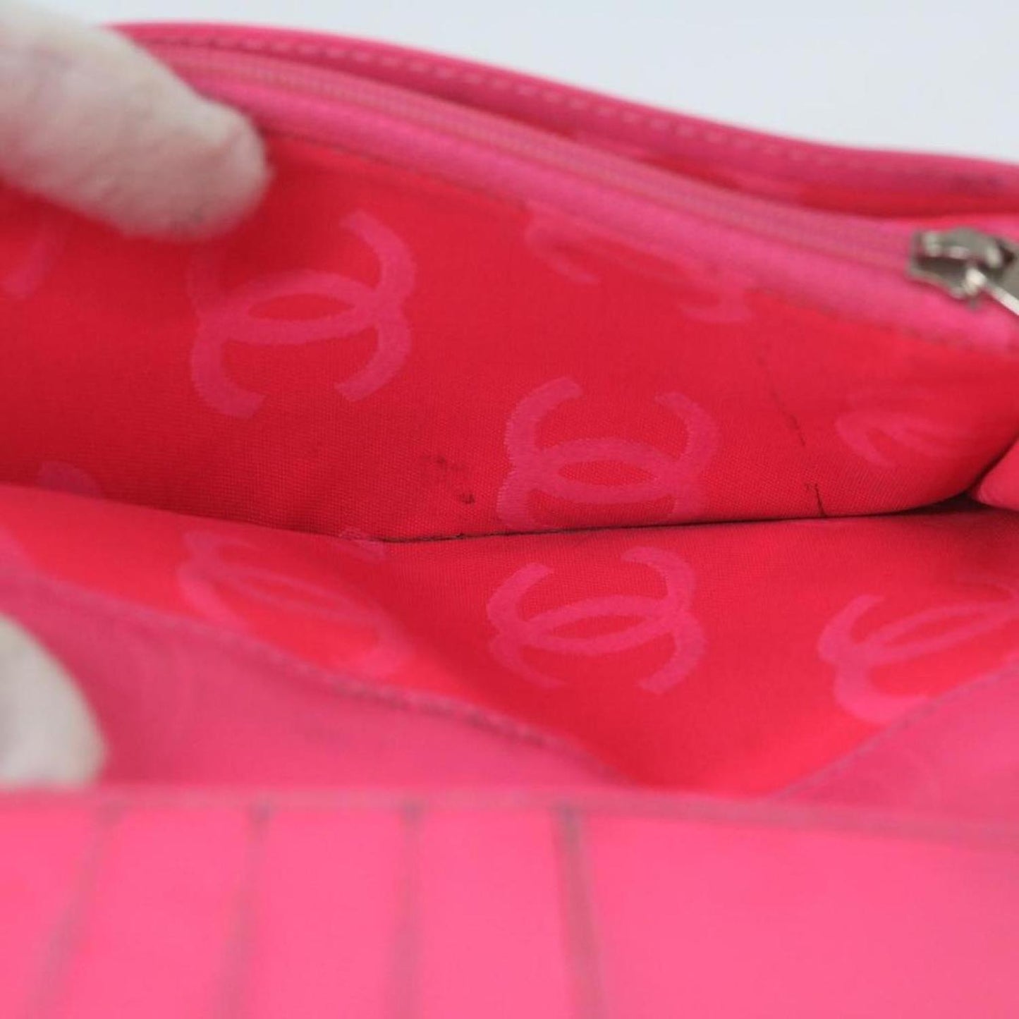 Chanel  Leather Wallet  (Pre-Owned)