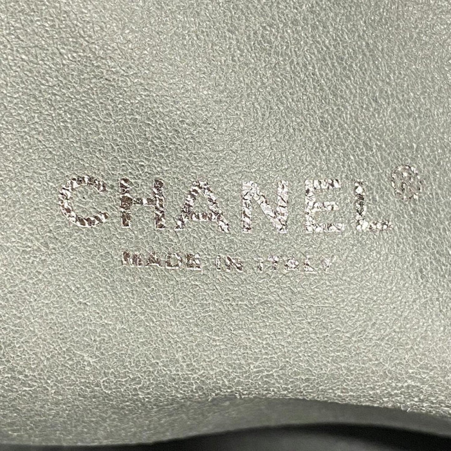 Chanel Camellia  Leather Shoulder Bag (Pre-Owned)