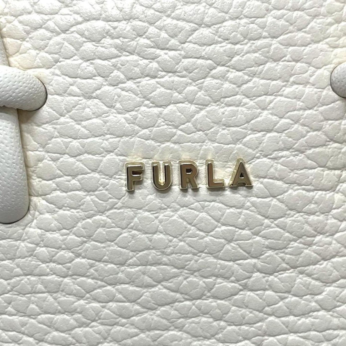 Leather Shoulder Bag (Pre-Owned)