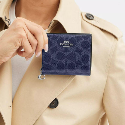 Snap Wallet In Signature Canvas