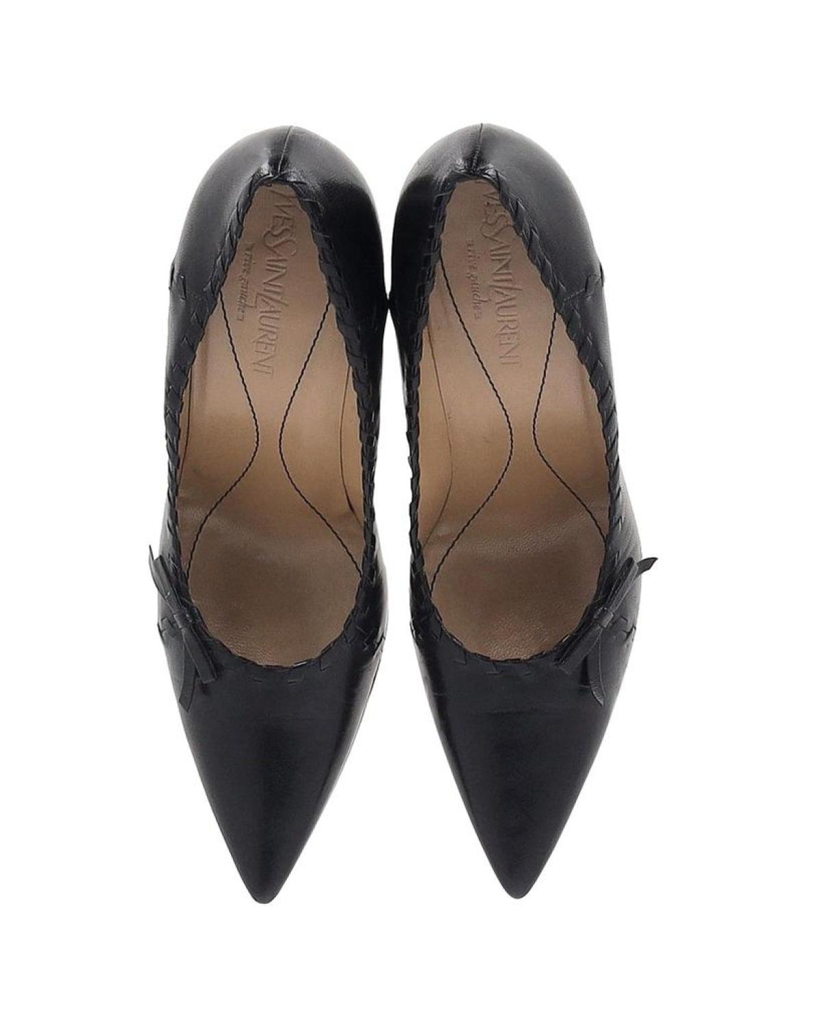 Saint Laurent Court Shoe Pumps with Overstitch in Black Leather