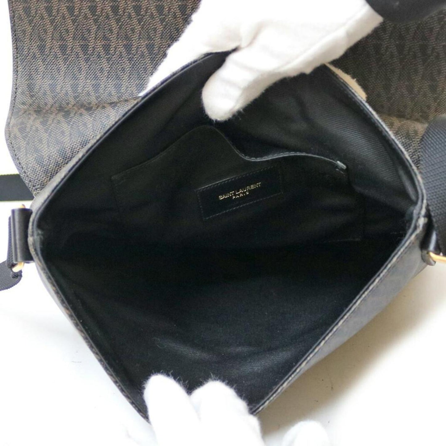 Saint Laurent Leather Shoulder Bag (Pre-Owned)