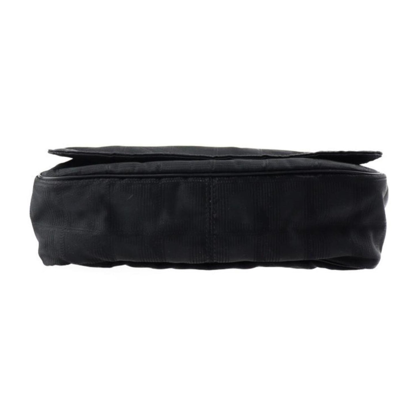 Chanel Travel Line  Synthetic Shoulder Bag (Pre-Owned)