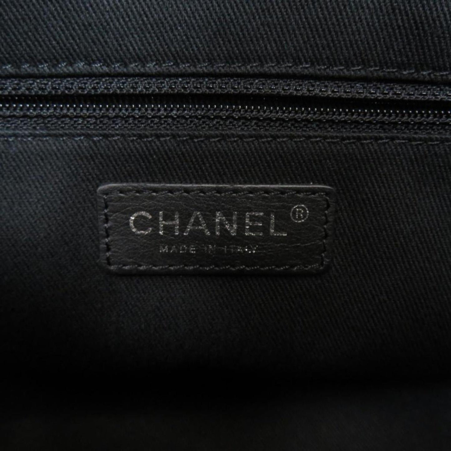Chanel Matrasse  Leather Shoulder Bag (Pre-Owned)